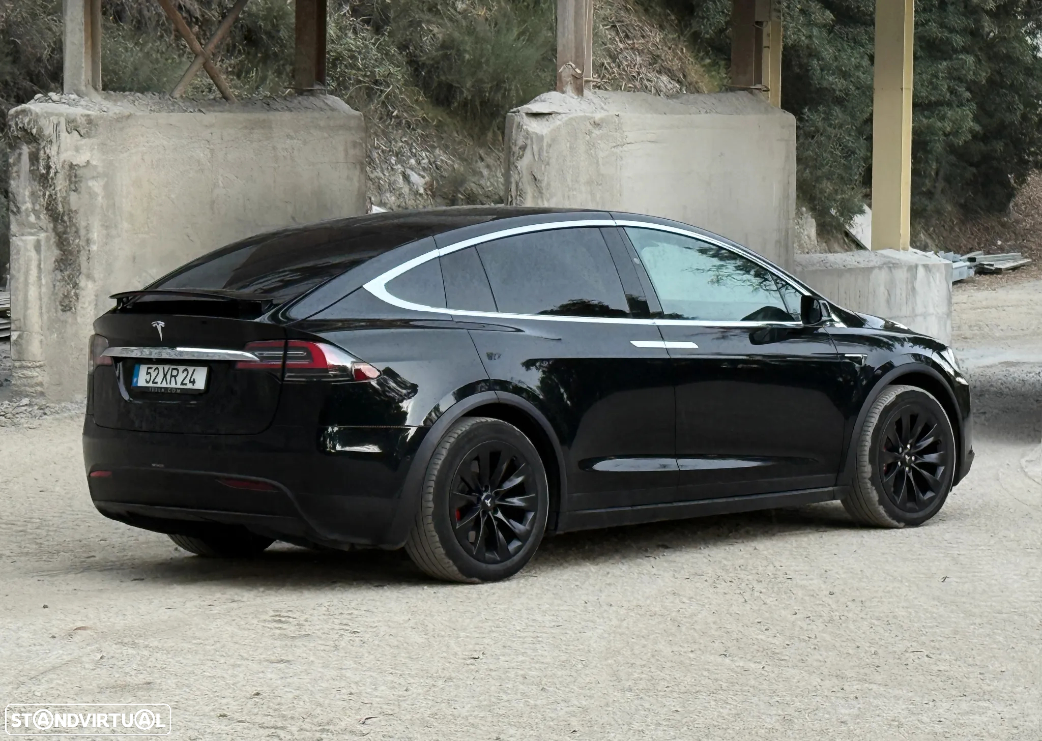Tesla Model X - 8