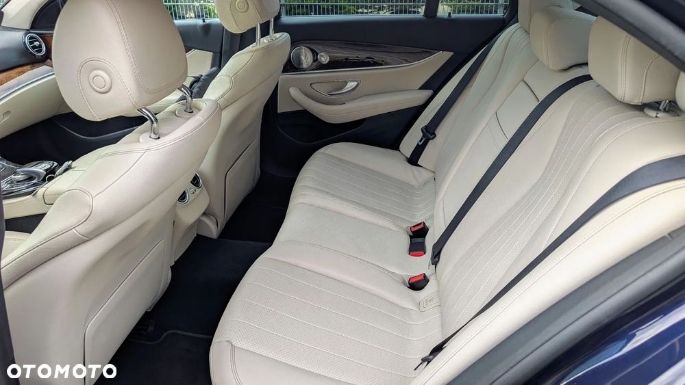 Mercedes-Benz Klasa E 300 9G-TRONIC - 24