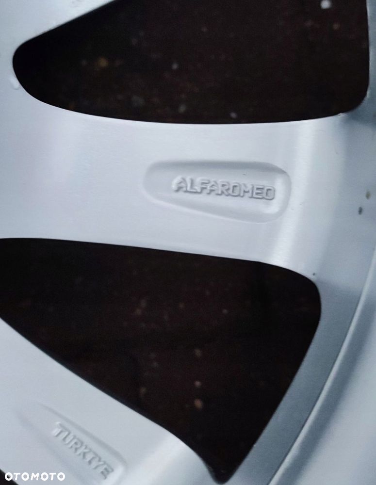 Felgi Aluminiowe Oryg. Alfa Romeo Giulietta 17Cali 5x110 7,5Jx17 Et41 Ø65,1 - 16