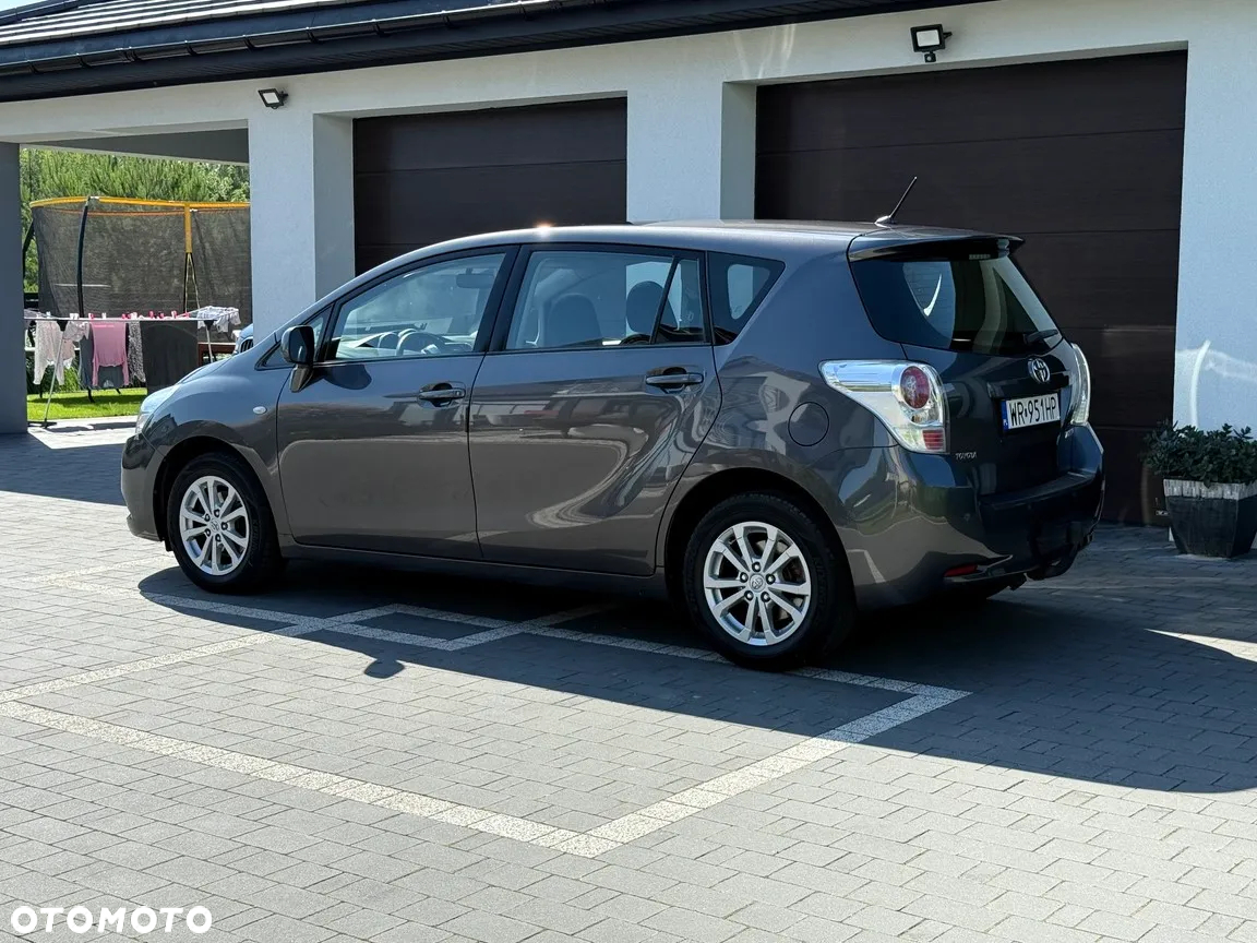Toyota Verso 1.8 Edition - 4