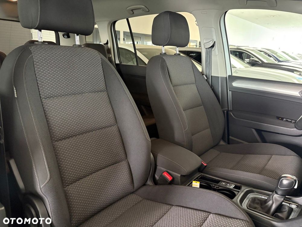 Volkswagen Touran - 18