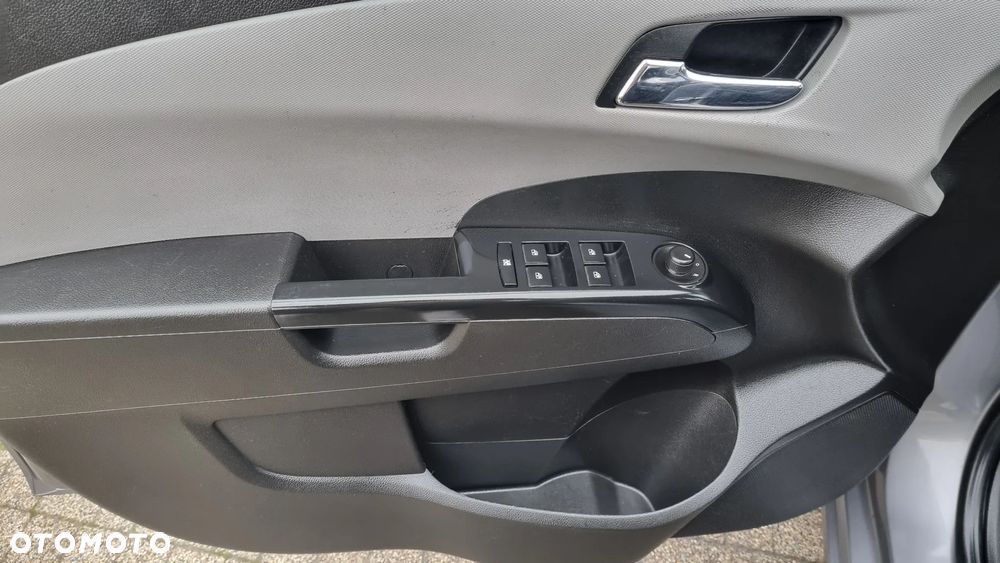 Chevrolet Aveo 1.6 LTZ - 11