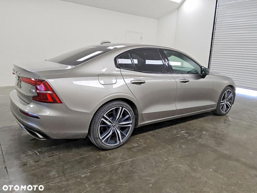 Volvo S60 T5 R-Design Momentum - 3