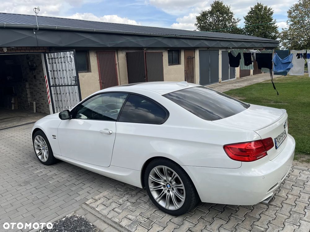 BMW Seria 3 320d DPF M Sport Edition - 12