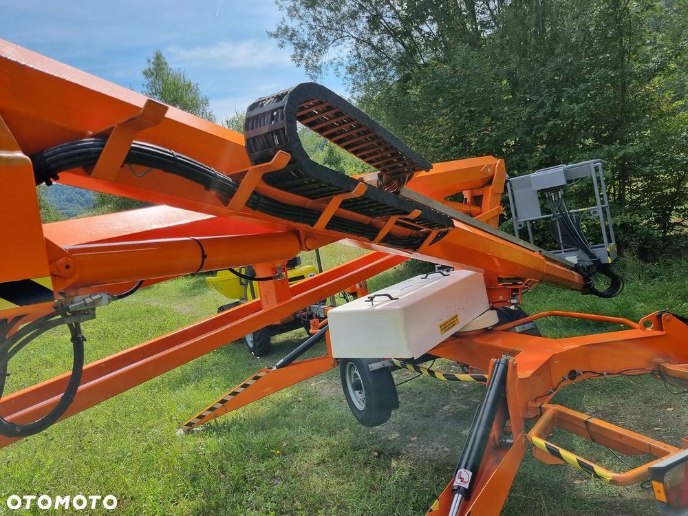 Nifty 170 HAC Zwyżka koszowa 17 metrów Podnośnik. jak Nowa z salonu 2015rok. PRĄD 230v. 4 sekcje sterowania na dole Nowy model! Z komuny Norweskiej. Używana była 1 raz do roku. Serwisowana w DEKRA do końca OKAZJA. Zwyżka Obrotowa. Poziomowanie kosza. Pełna Hydraulika. Ani deka luzów i wycieków. Zadbany sprzęt. Posiadam 2 identyczne sztuki. Druga z 2020 roku! - 19