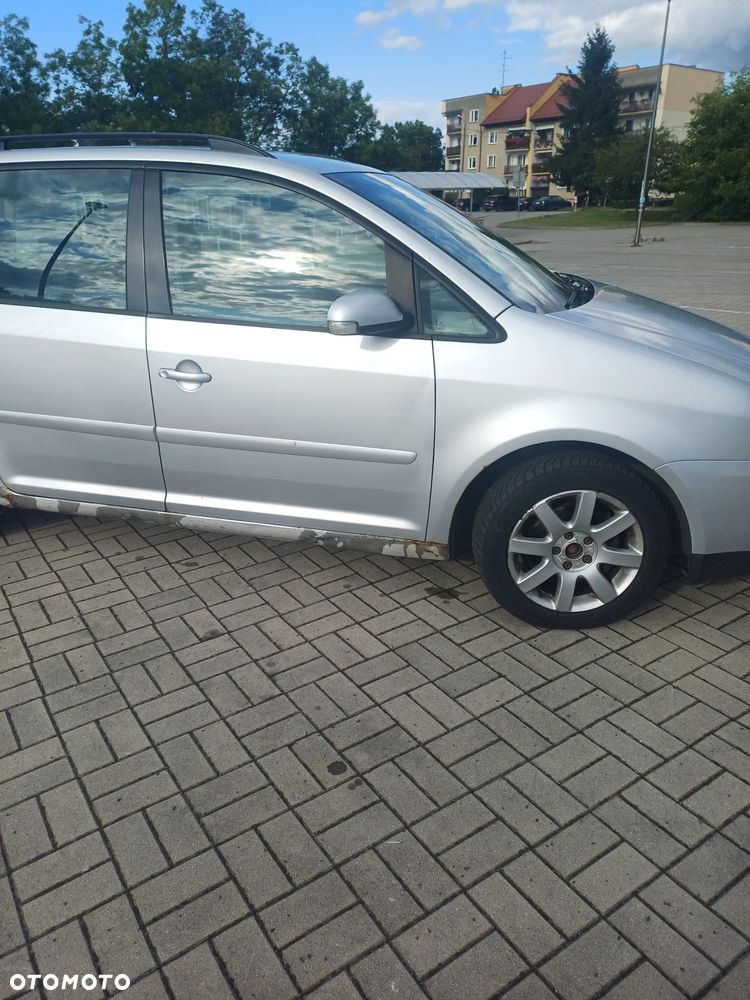Volkswagen Touran 1.9 TDI Conceptline - 4
