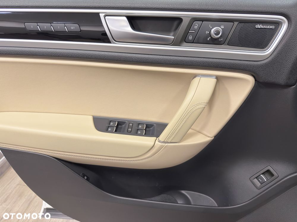 Volkswagen Touareg 3.0 V6 TDI SCR Blue Motion DPF Automatik Terrain Tech Executive Edition - 13