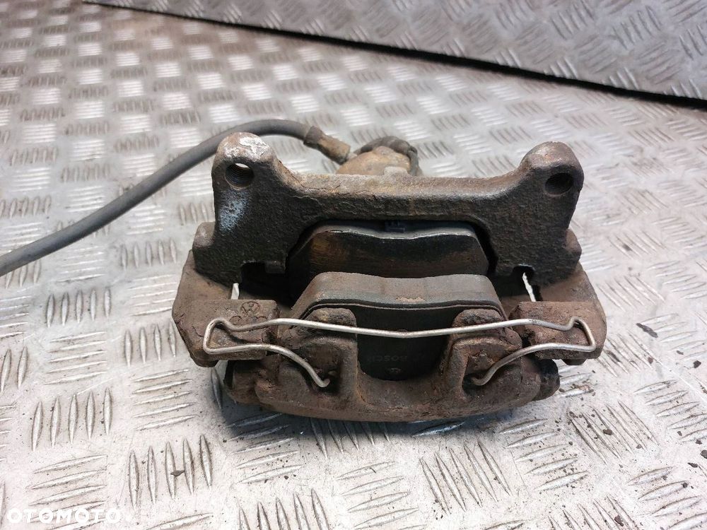 TARCZE HAMULCOWE PRZÓD + KLOCKI + ZACISKI VOLKSWAGEN PASSAT B6 - 6