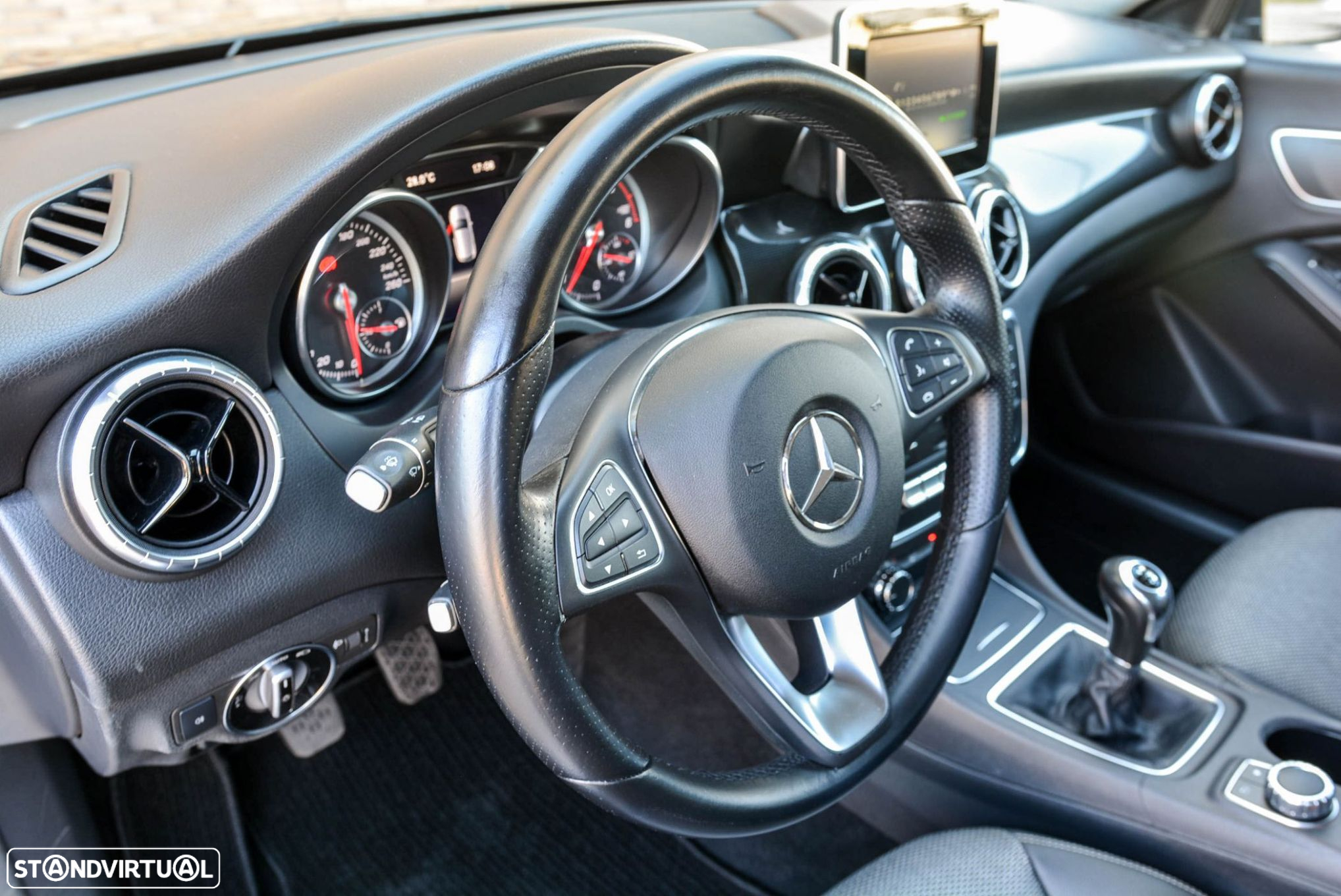 Mercedes-Benz CLA 180 d Shooting Brake Urban - 25