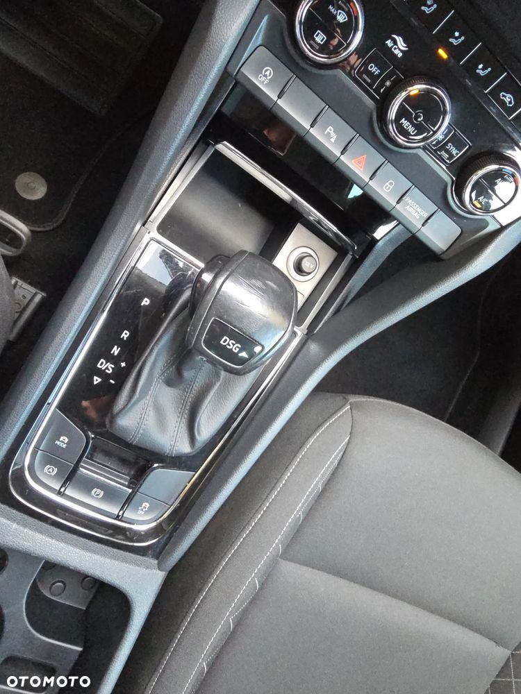 Skoda Karoq 1.6 TDI SCR DSG Style - 24