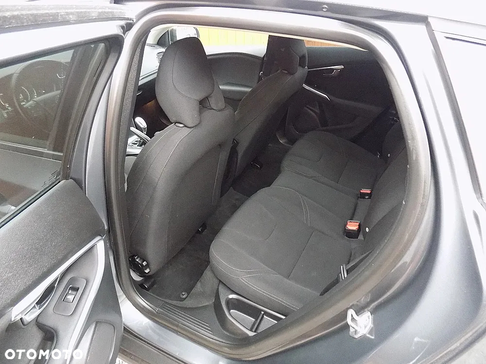 Volvo V40 Cross Country D2 Momentum - 6