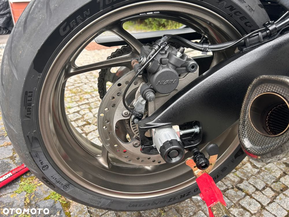 Suzuki GSX 1000 - 8