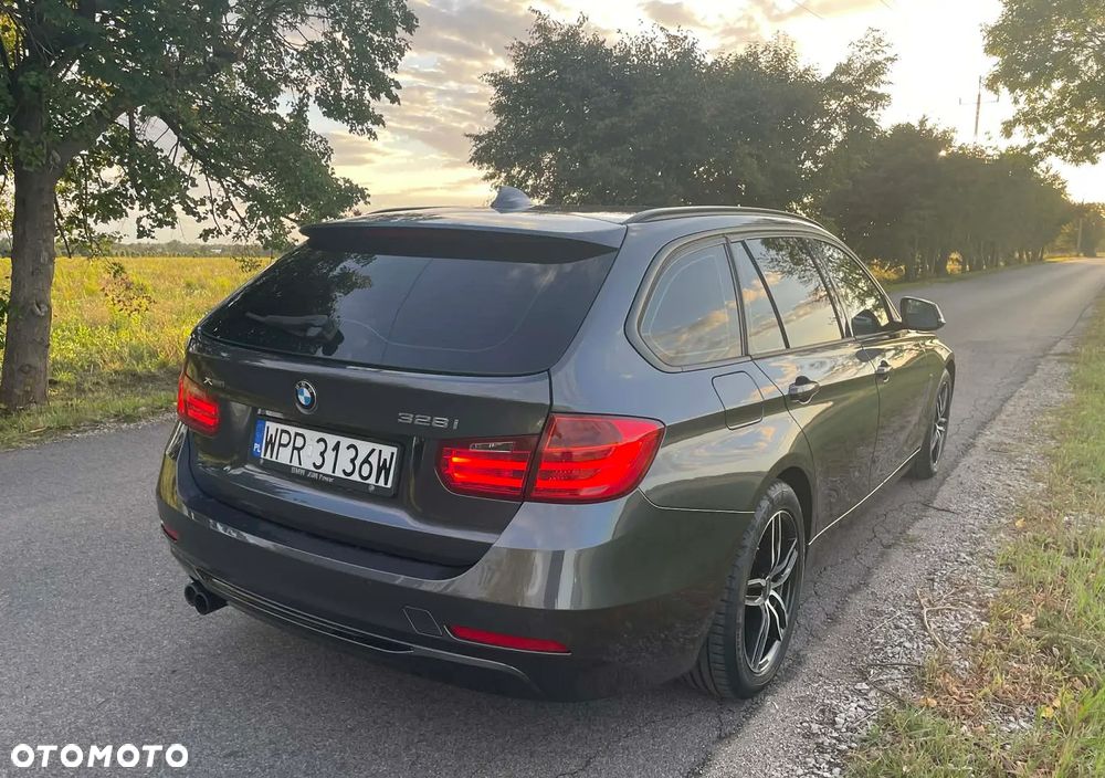 BMW 328I 2013 photo 4