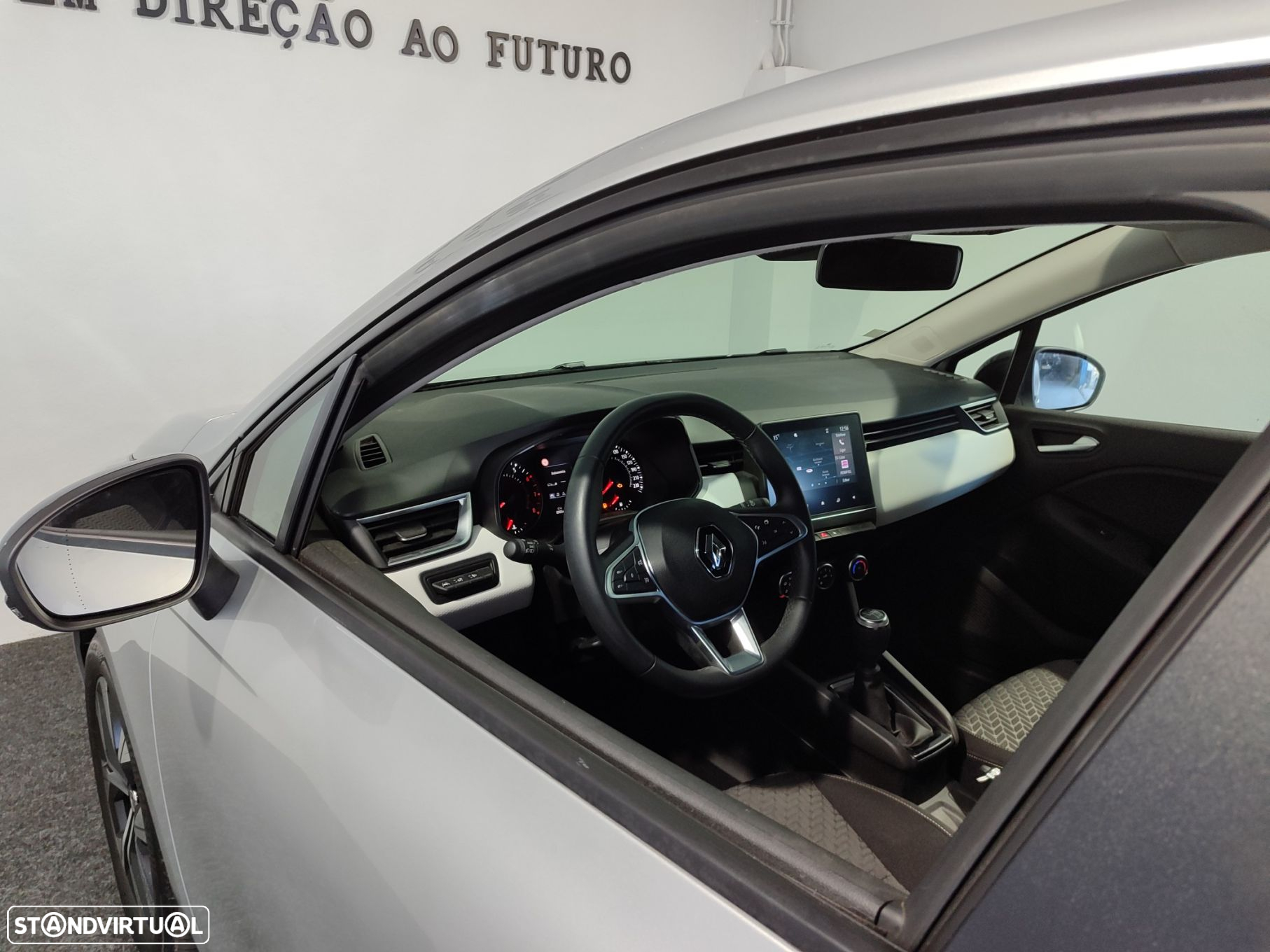Renault Clio 1.0 TCe Techno Bi-Fuel - 11