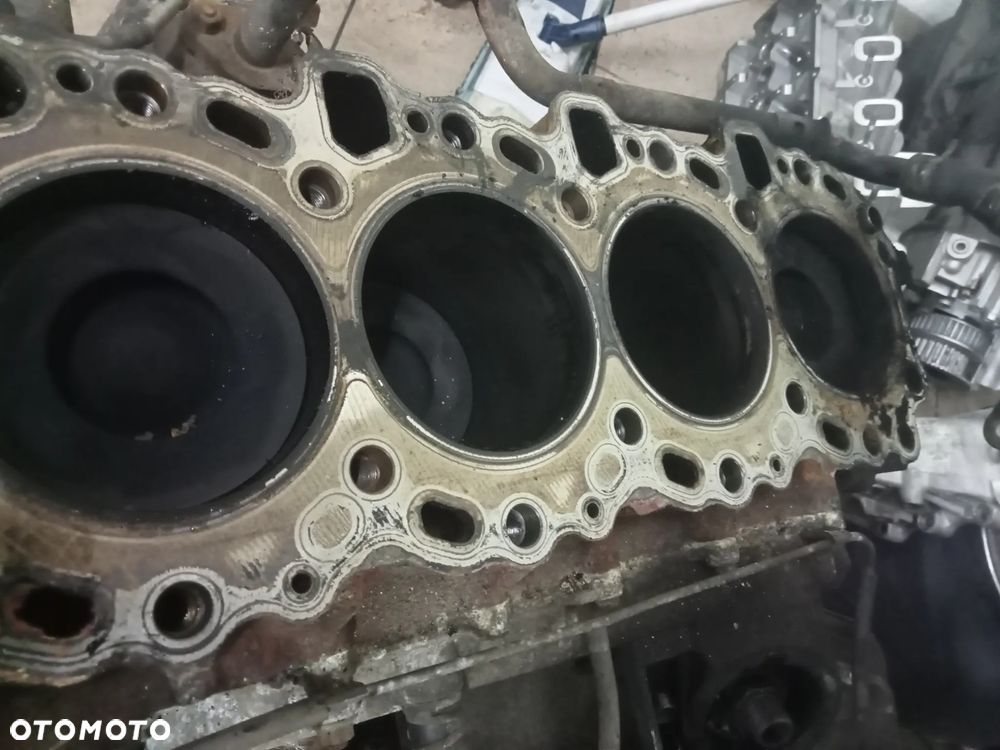 BLOK SILNIKA HILUX 2.5 D4D 2KD - 2