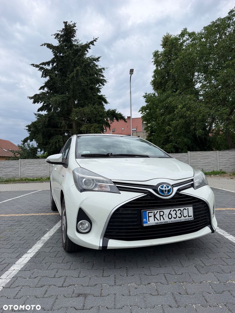 Toyota Yaris Hybrid 100 Premium - 9