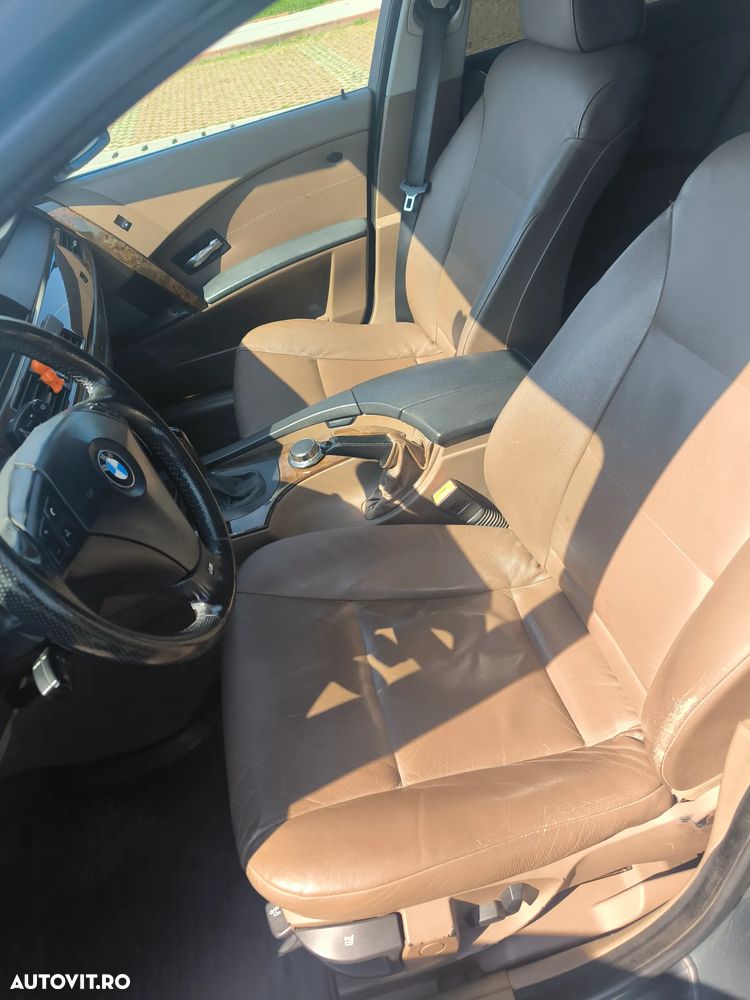 BMW Seria 5 525dA - 8