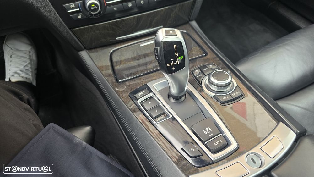 BMW 740 d Pack M - 35