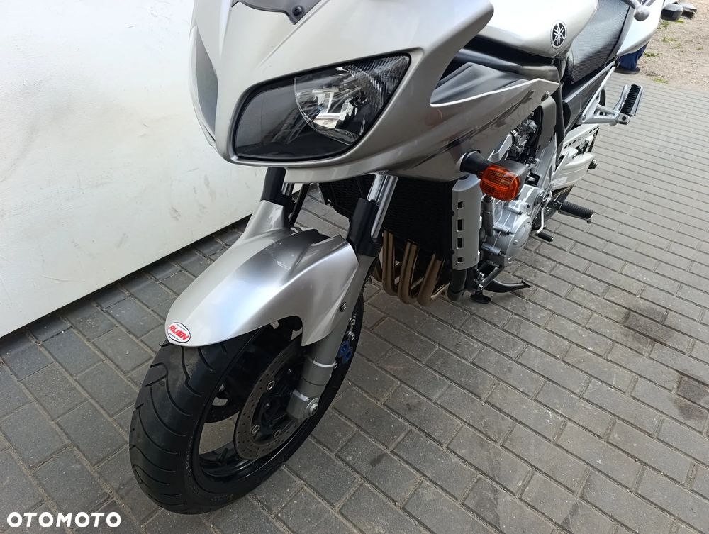 Yamaha FZS - 10
