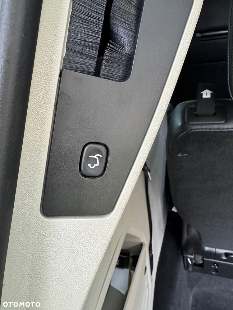 Chrysler Town & Country - 35