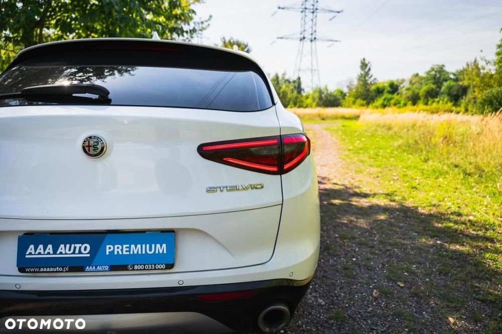 Alfa Romeo Stelvio - 14