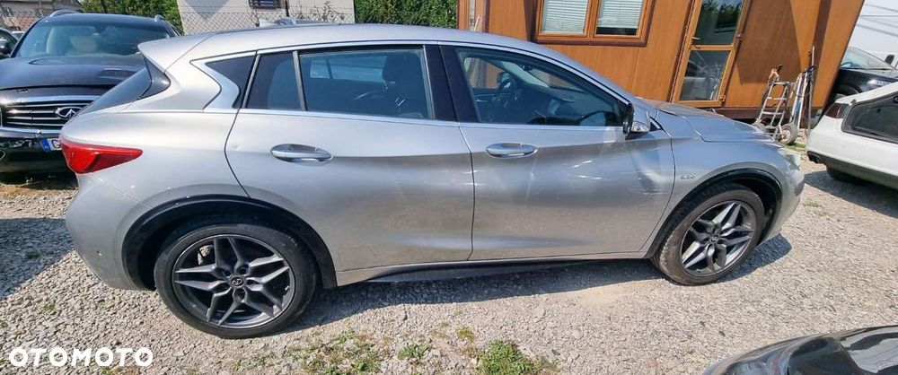 Infiniti Q30 - 18
