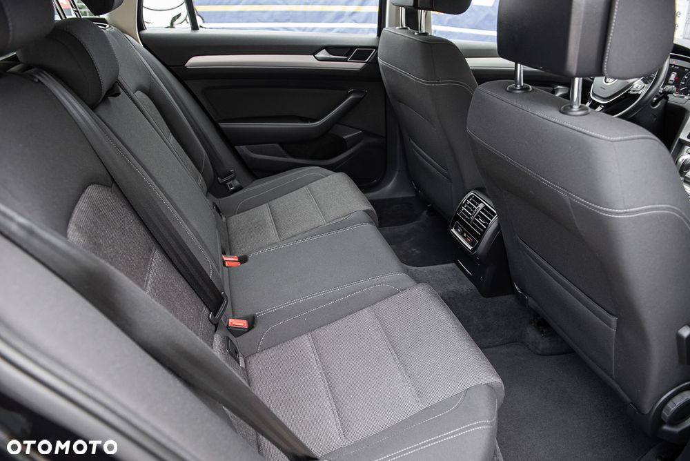 Volkswagen Passat 2.0 TDI SCR 4Mot DSG Highline - 29