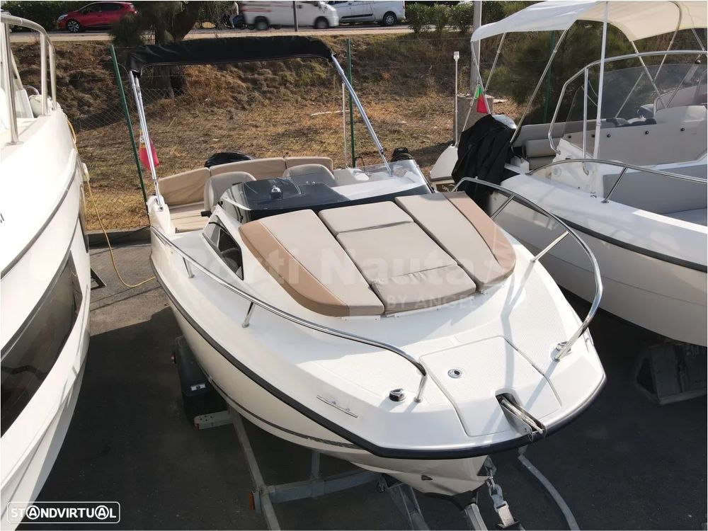 Quicksilver Activ 555 Cabin - 5