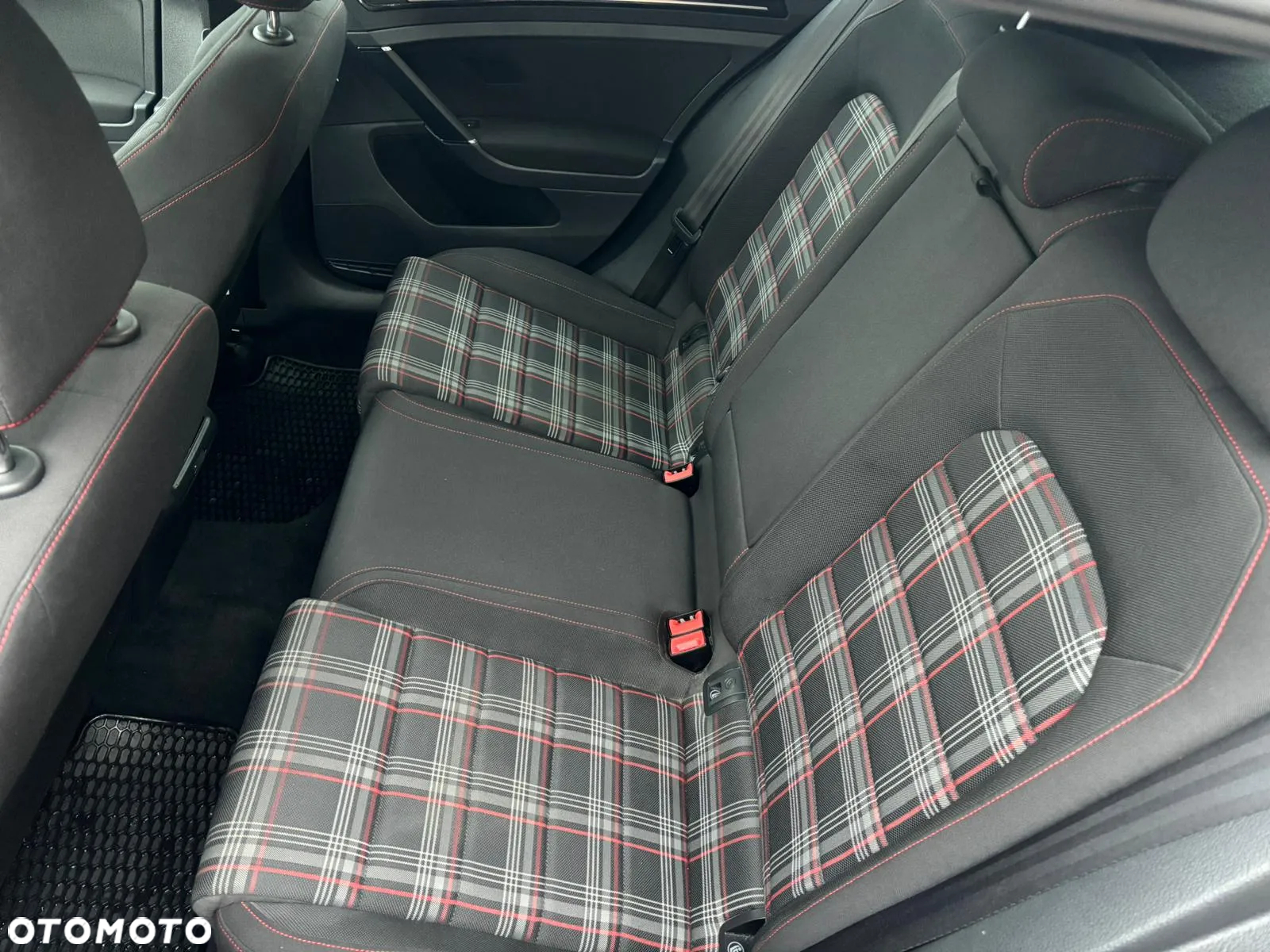 Volkswagen Golf VI 2.0 TSI GTI DSG - 11