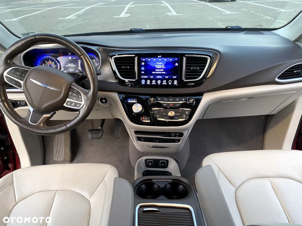 Chrysler Pacifica - 8