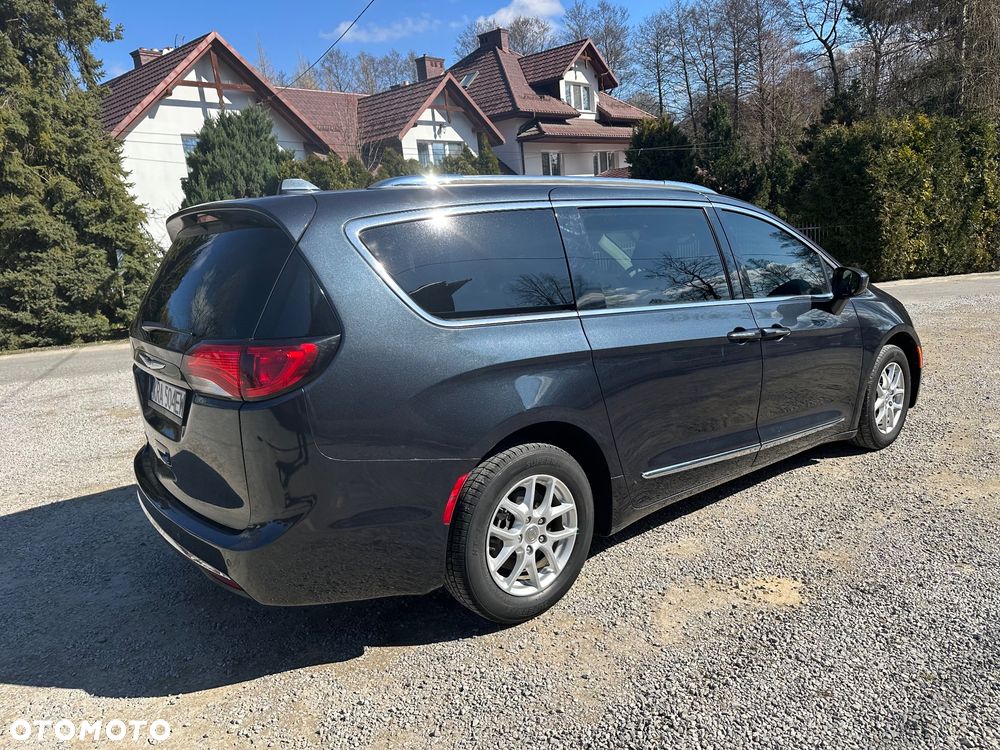 Chrysler Pacifica - 6