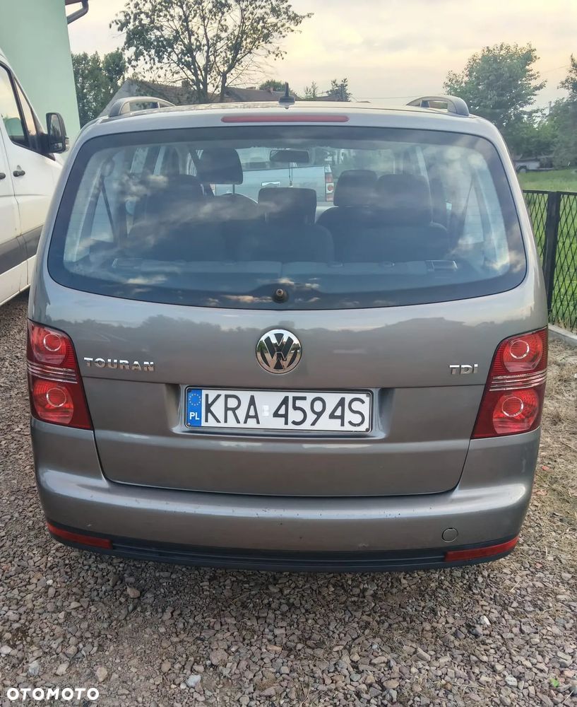 Volkswagen Touran - 4