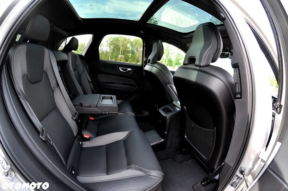 Volvo XC 60 T6 AWD Recharge Geartronic RDesign - 30