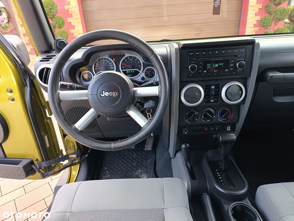 Jeep Wrangler Unlimited 3.8 Automatik Sahara - 29