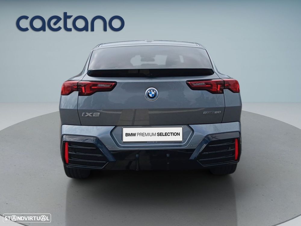 BMW iX2 eDrive20 Pack Desportivo M - 7
