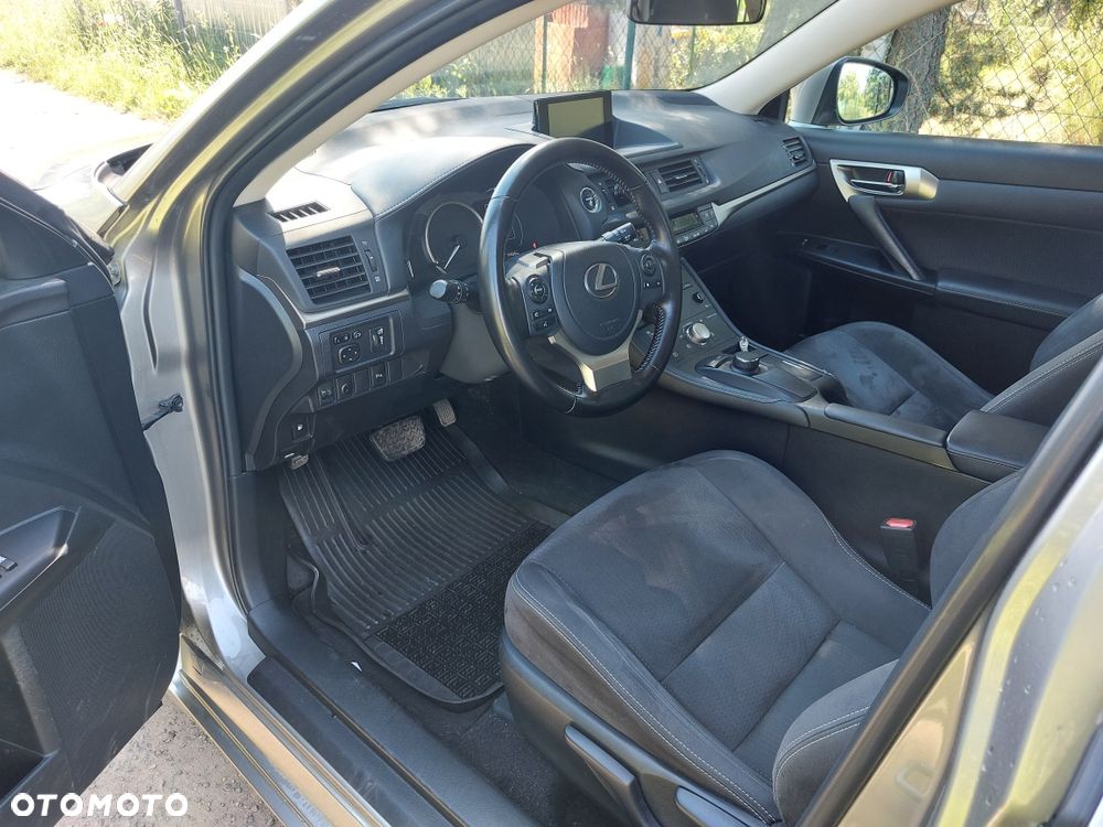 Lexus CT - 4