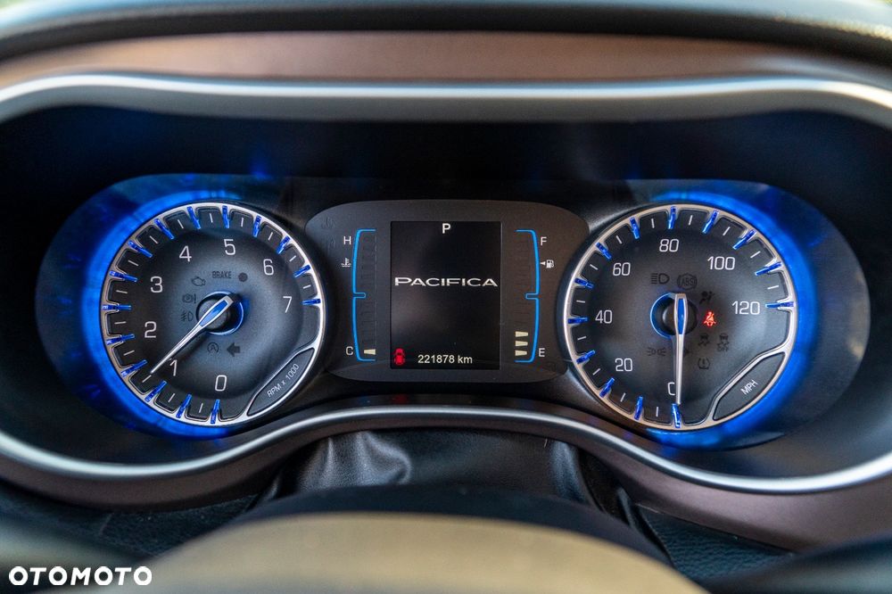 Chrysler Pacifica - 13