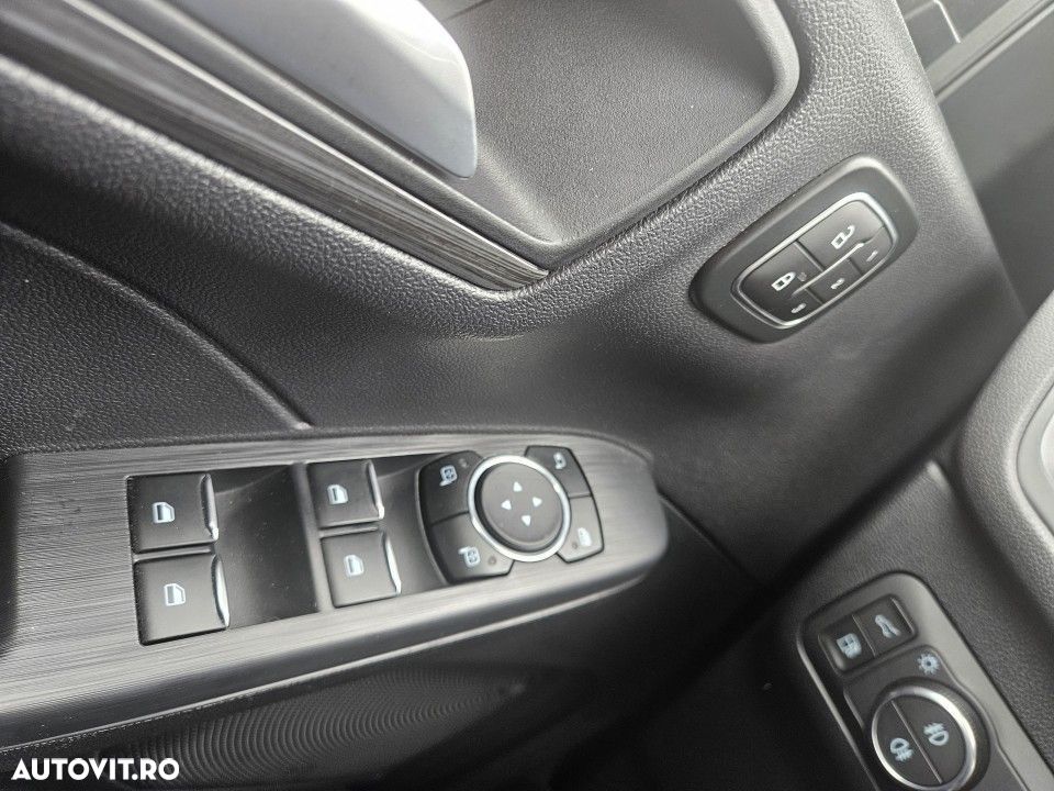 Ford Kuga - 19