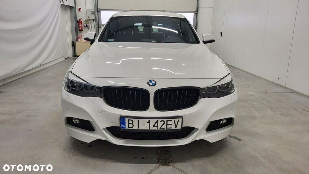 BMW Seria 3 2020 photo 2
