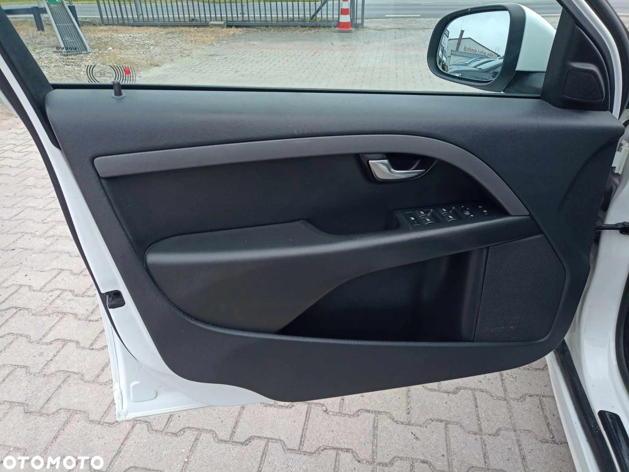 Volvo V70 1.6D DRIVe Kinetic - 21