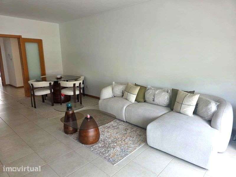 Apartamento T2 com Box e Varandas - Grande imagem: 2/12