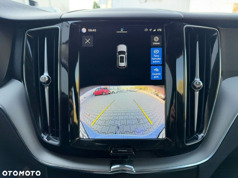 Volvo XC 60 B4 B Plus Dark - 27