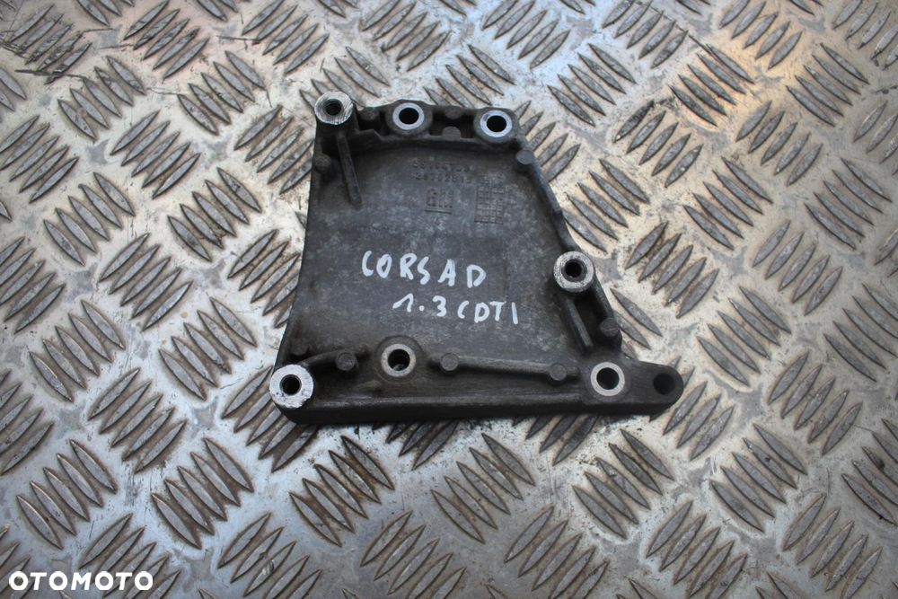 ŁAPA WSPORNIK SILNIKA OPEL CORSA D 1.3 CDTI 55194730 - 1
