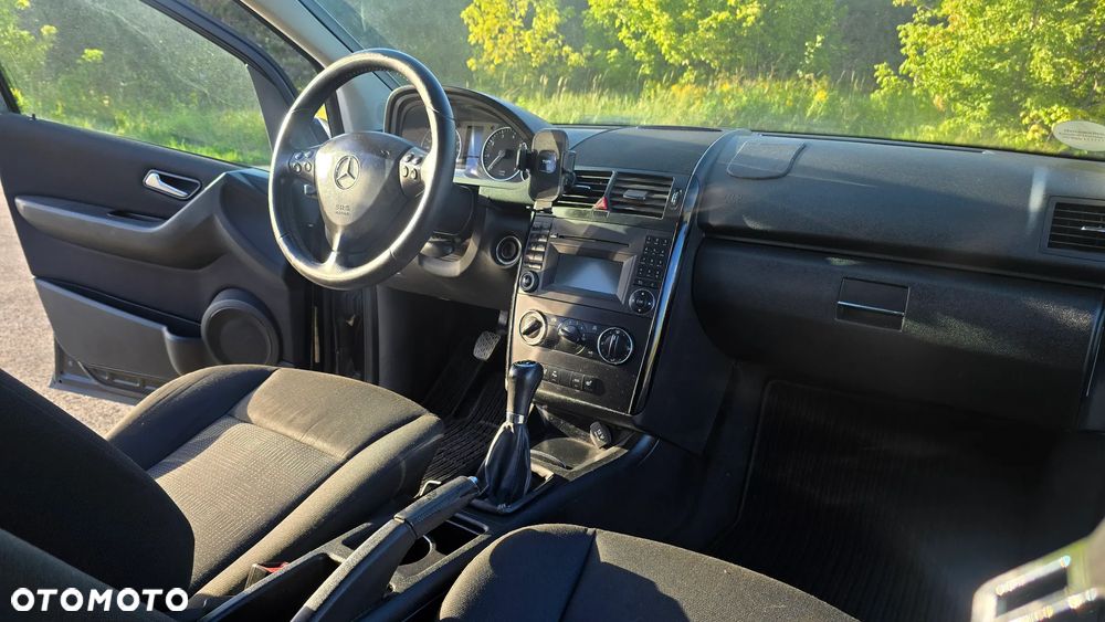 Mercedes-Benz Klasa A 160 BlueEFFICIENCY Elegance - 32