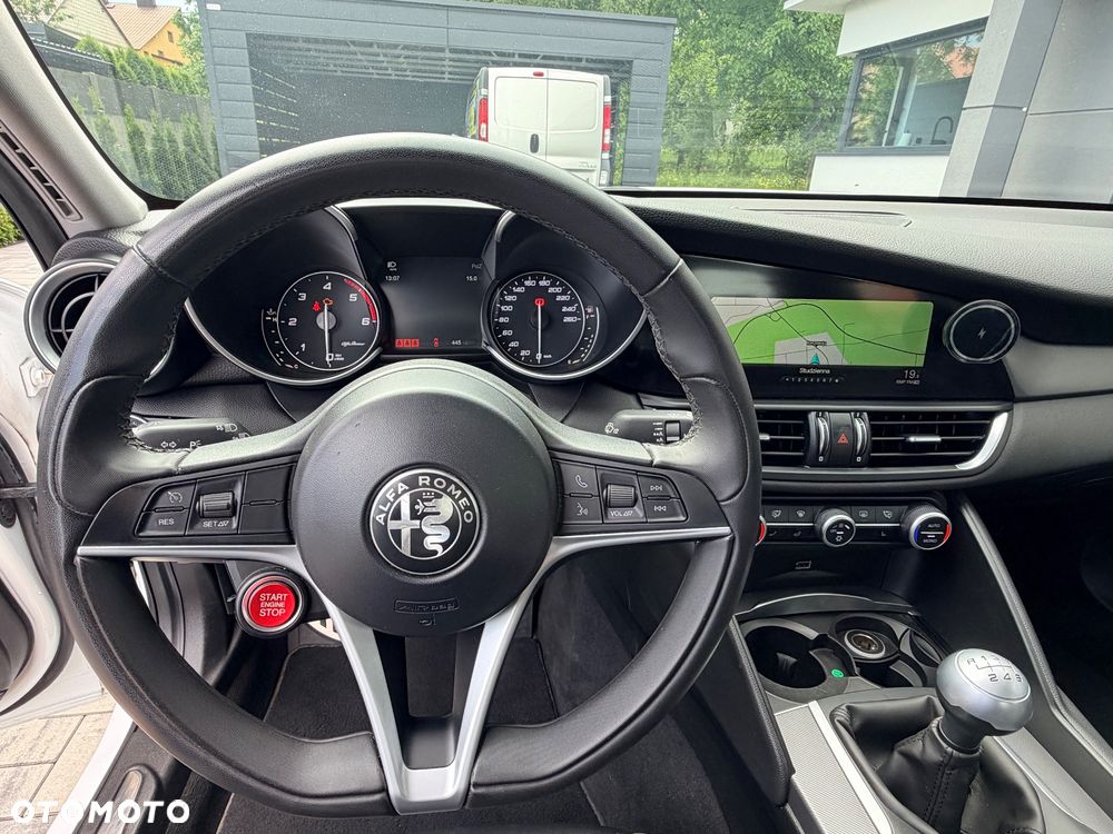 Alfa Romeo Giulia - 16