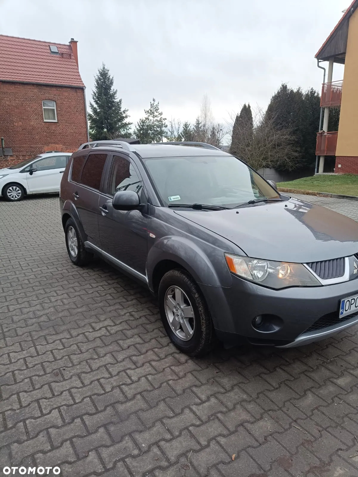 Mitsubishi Outlander - 3