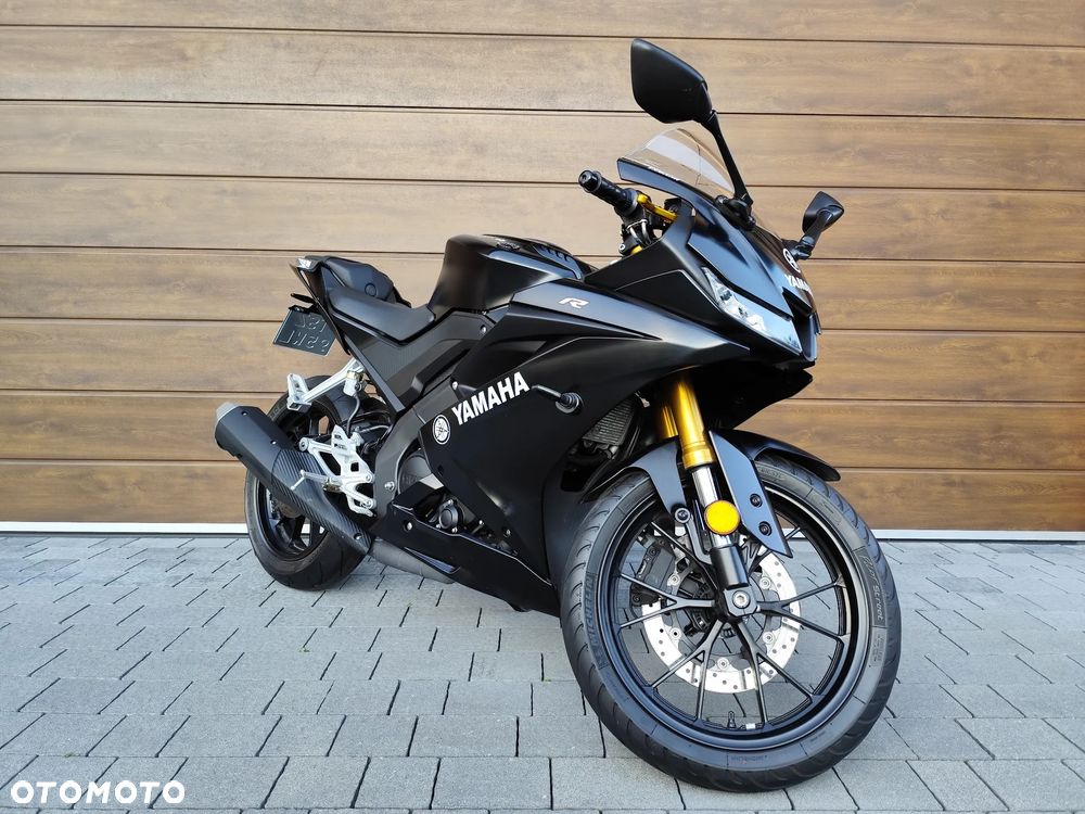 Yamaha YZF - 1
