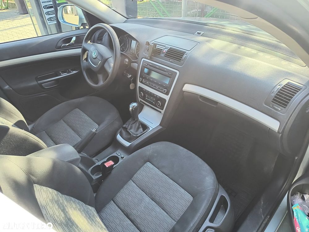 Skoda Octavia 2.0 TDI Ambiente - 9