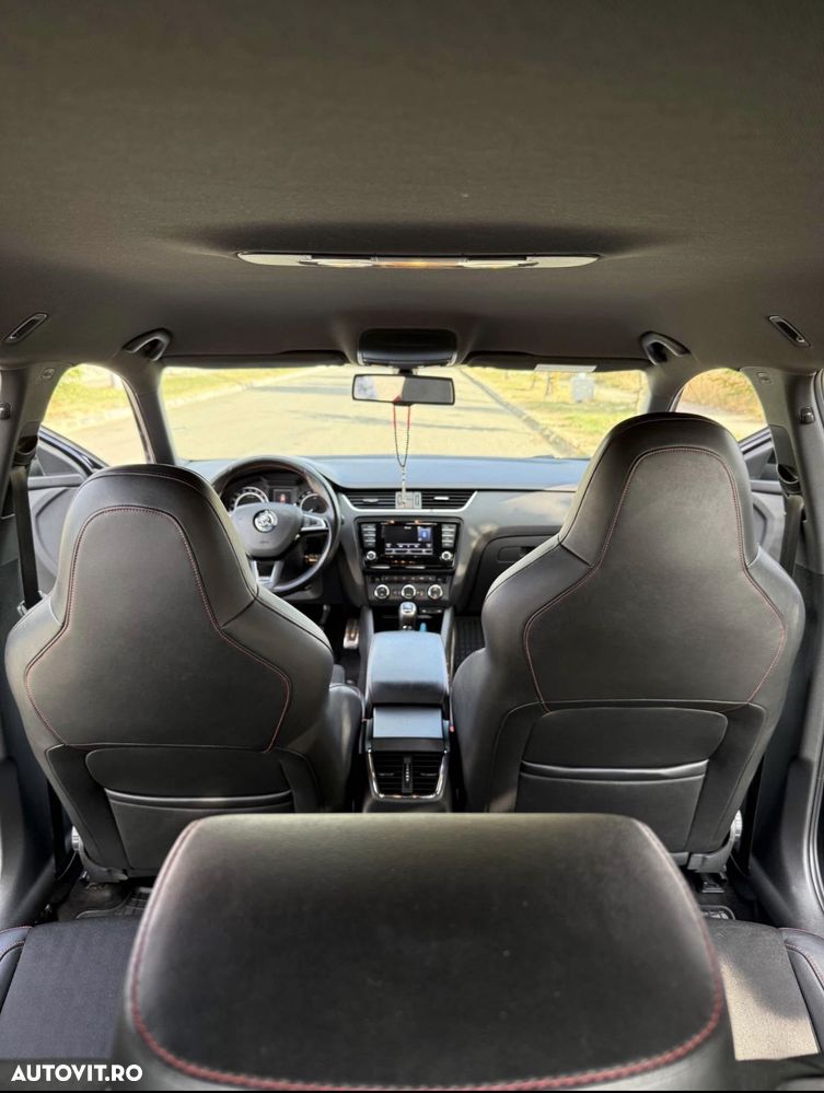 Skoda Octavia Combi 2.0 TDI RS - 15