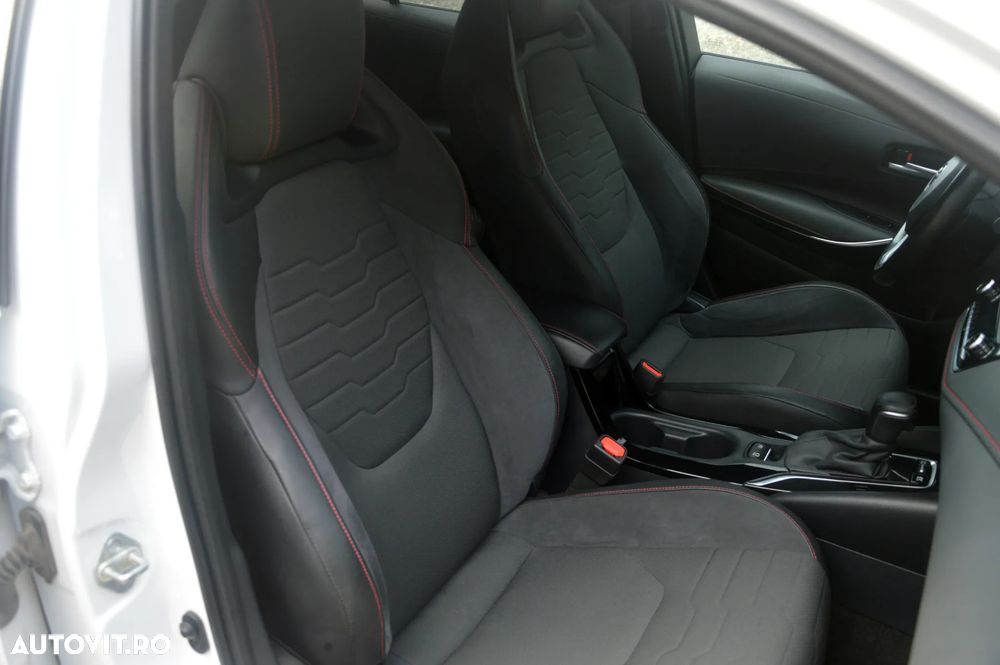 Toyota Corolla 1.8 HSD Exclusive GR Sport - 31